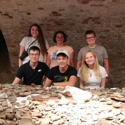 Projects Abroad Archaeology volunteer work for high school students in Romania includes assisting with the analysis of findings. Volunteers on the Archaeology in Romania for Teenagers project analyse their findings.